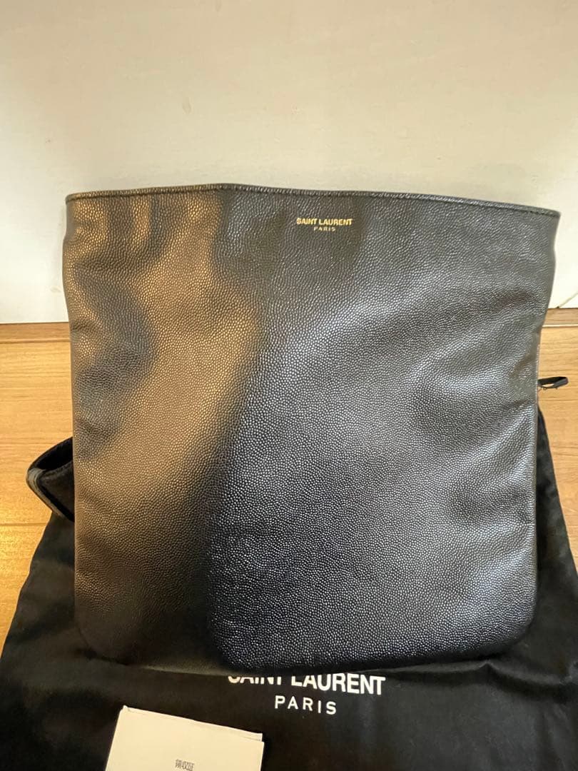 SAINT LAURENT ブラックレザーバッグ