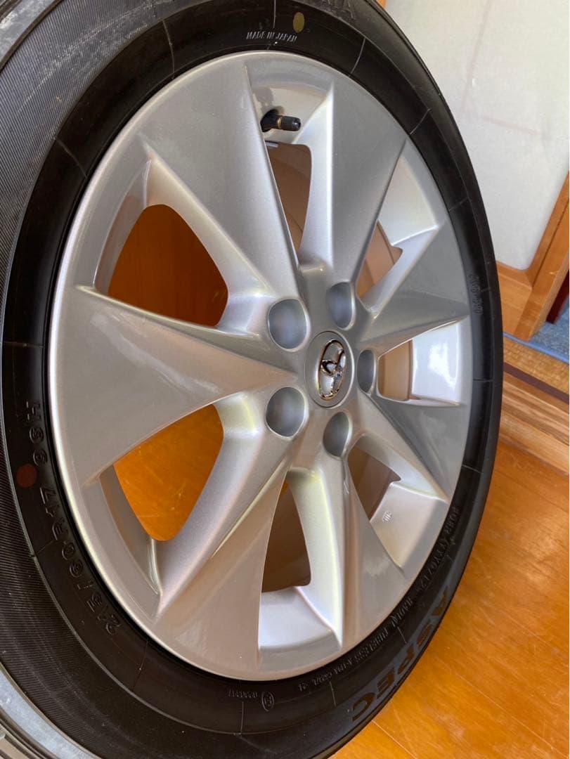 ド*リ様 トヨタTOYOTA ヴェルファイア　純正タイヤDBA-ANH20W-N