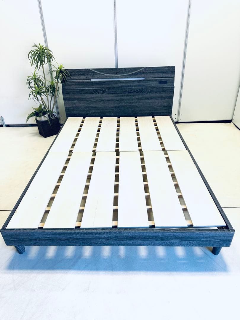 ダブルベッドフレーム LEDライト付き