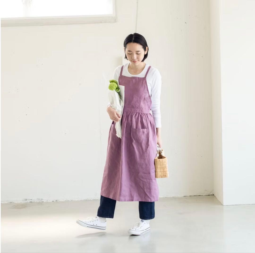リネンのエプロンワンピース KURASHI&Trips PUBLISHING