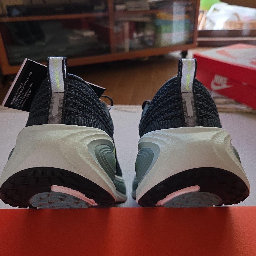 コメント購入前プロフ。未使用❗ナイキ　VOMERO PLUS 27cm