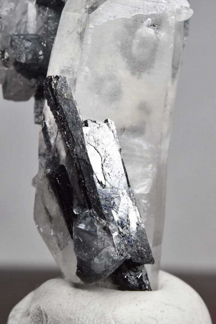 中国湖南省・揺崗仙(ヤオガンシャン)産 水晶フローライトエジリン共生