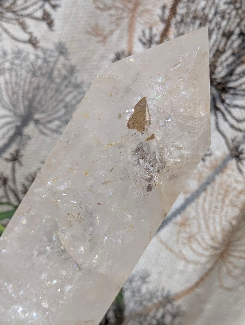 2412g 超巨大 虹あり　白水晶 六角柱マダガスカル産PS2