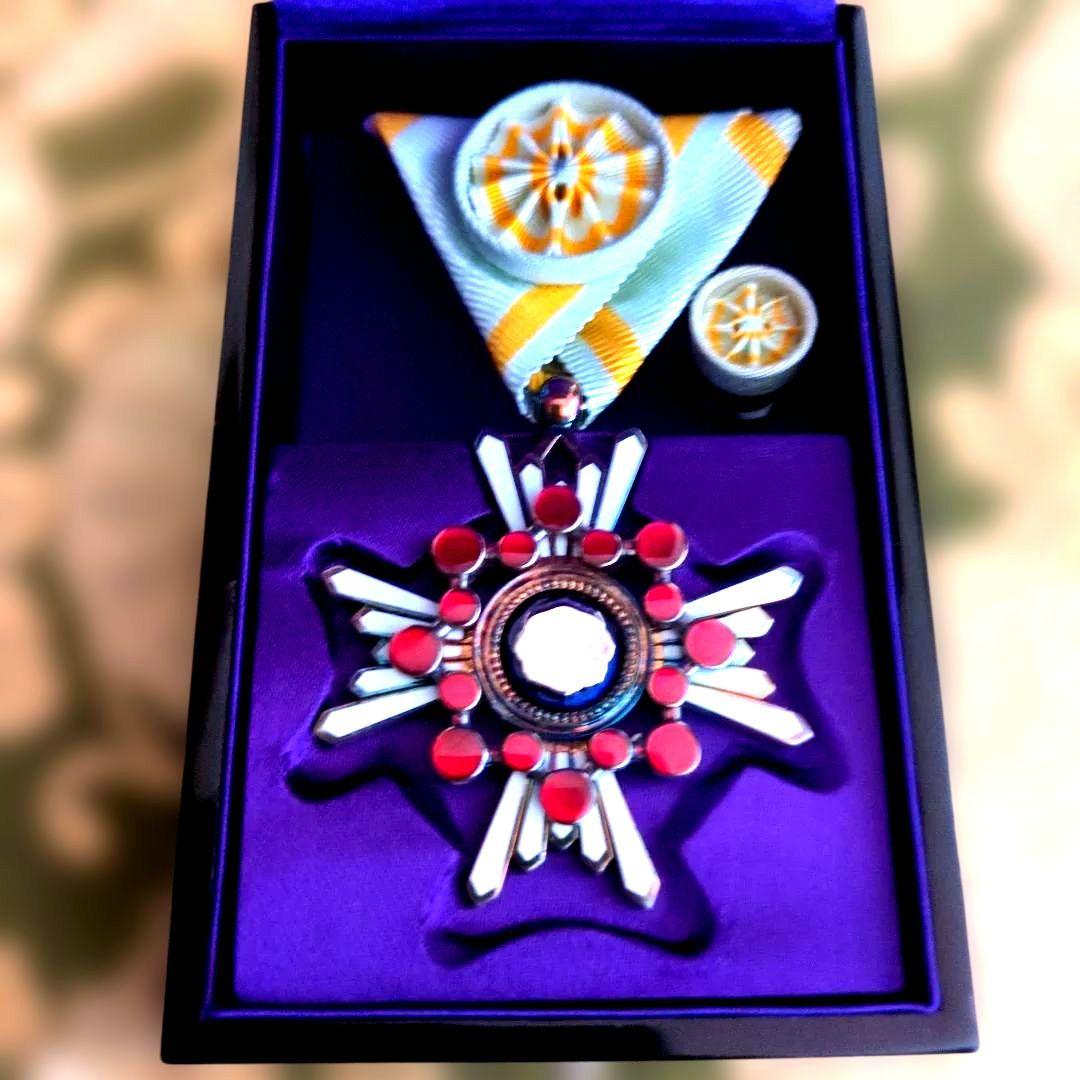 【最終価格】【美品】勲四等 瑞宝章 塗共箱・略綬付き