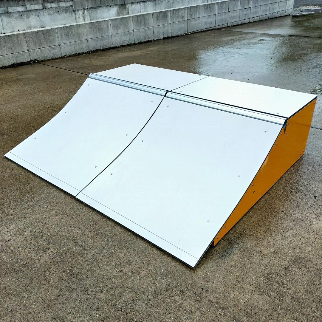 すぐにお届け 送料込 スケボーランプ 完成品 高さH300mm スケボー