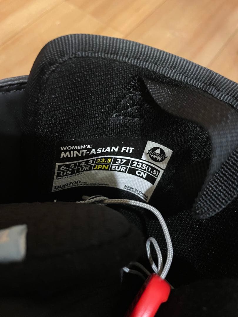 美品　BURTON MINT asian fit スノーボードブーツ23.5cm