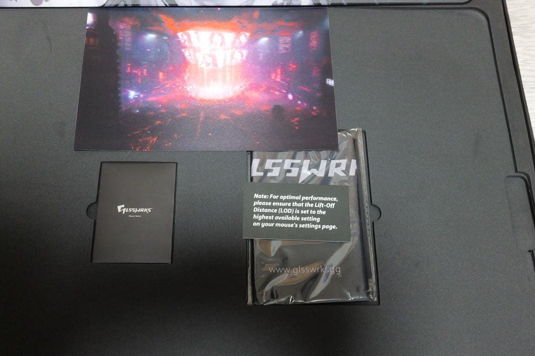 GLSSWRKS Hana ガラスマウスパッド 490x420mm