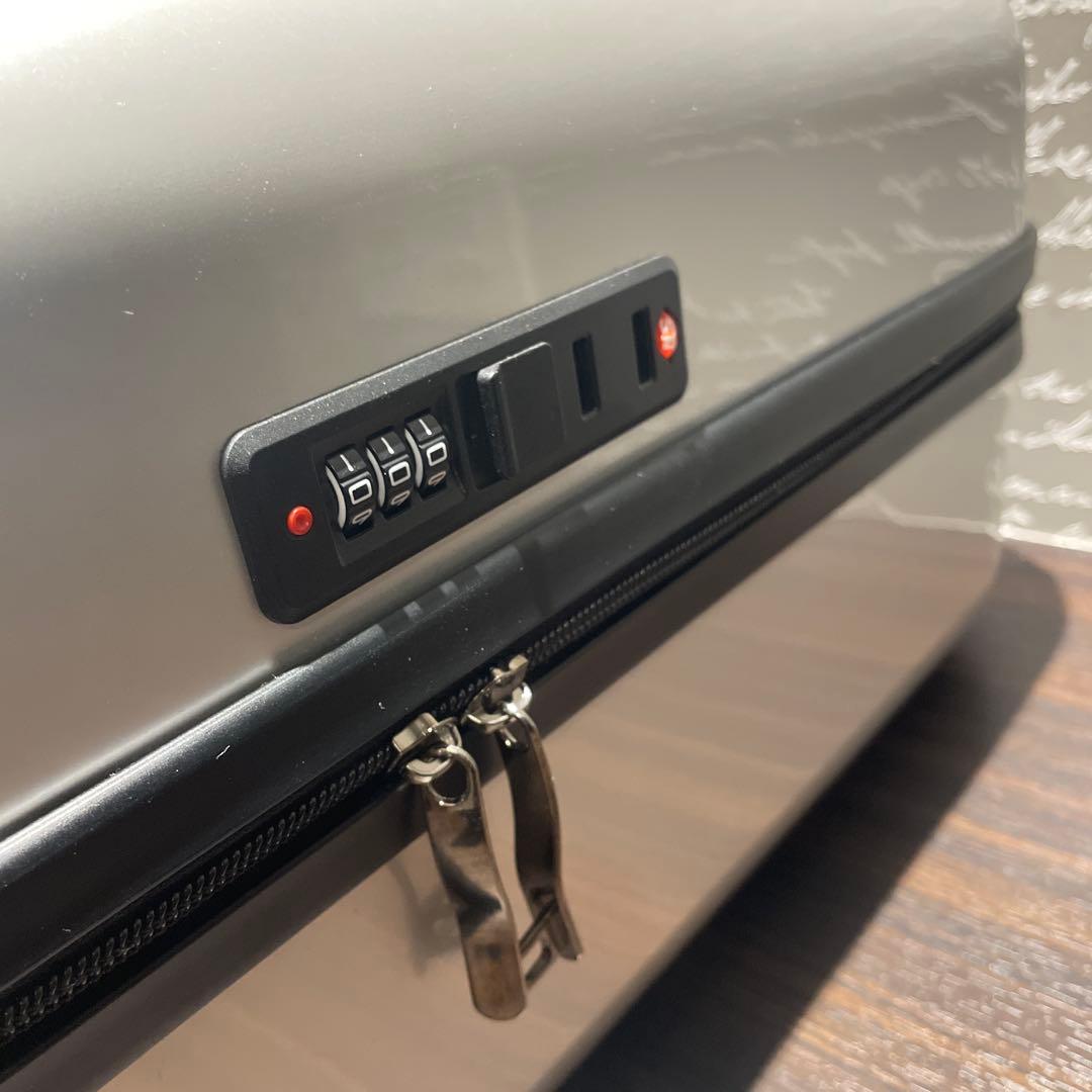 メルセデス ベンツ キャリーケース　軽量　機内持込み可