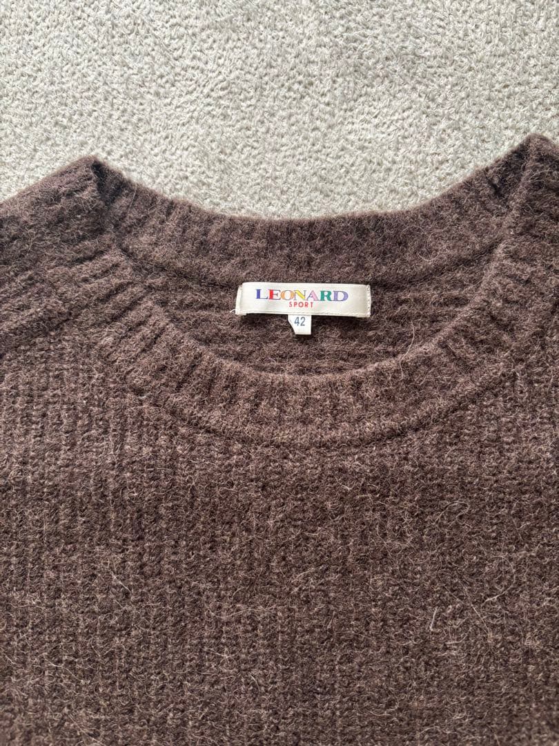 レオナール　ブラウン 長袖ニットセーター