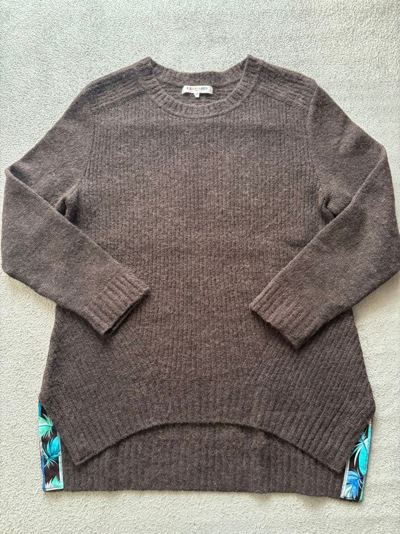 レオナール　ブラウン 長袖ニットセーター