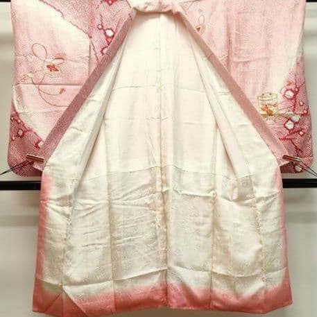 正絹☆本総絞り☆枝梅を背景に貝桶や貝合わせが雅な趣を漂わせる7歳七五三向け祝い着