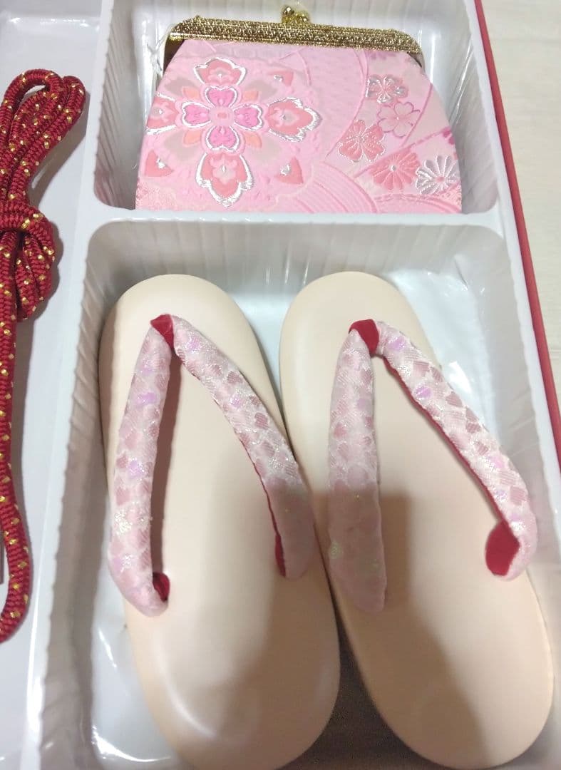 正絹☆本総絞り☆枝梅を背景に貝桶や貝合わせが雅な趣を漂わせる7歳七五三向け祝い着