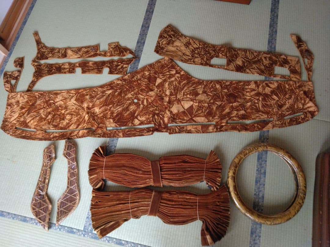 ＵＤ17クオンダッシュマット、ピラー、ハンドルカバー、ドアノブカバー仮眠カーテン