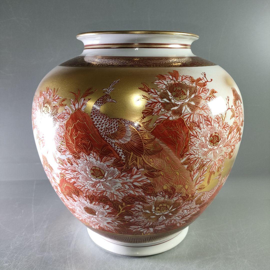 A1062-4/九谷焼/九谷秀山 造/赤絵金彩牡丹孔雀地紋花瓶/花器/華道具/