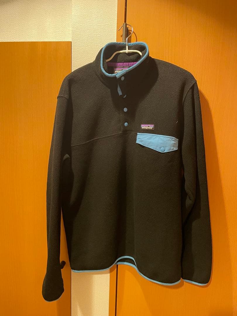 patagonia スナップT 黒x青