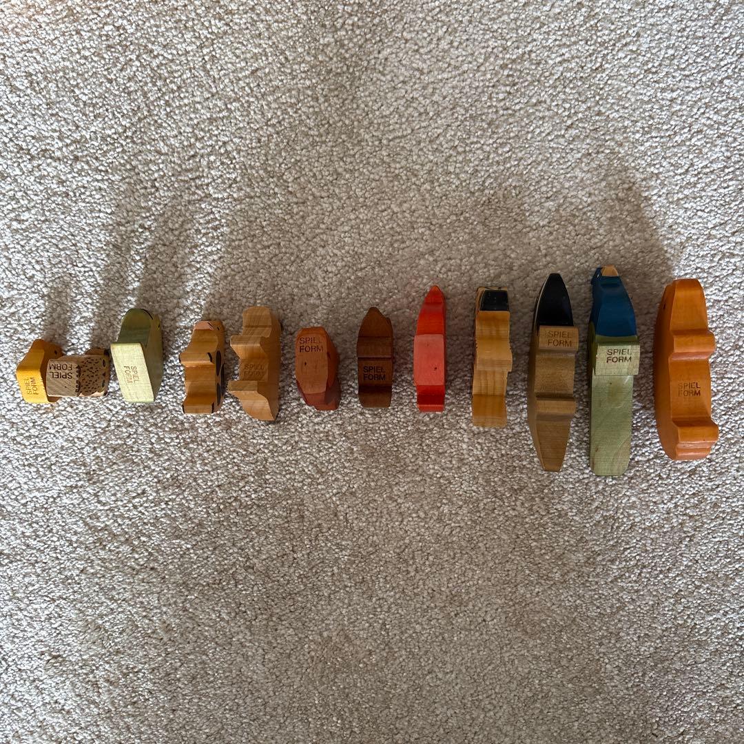 スピールフォーム Spielform 赤い屋根の家 飾り棚 動物 12種