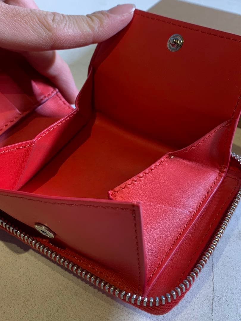 【極美品】BURBERRY レザー 二つ折り財布 レッド定価63800円