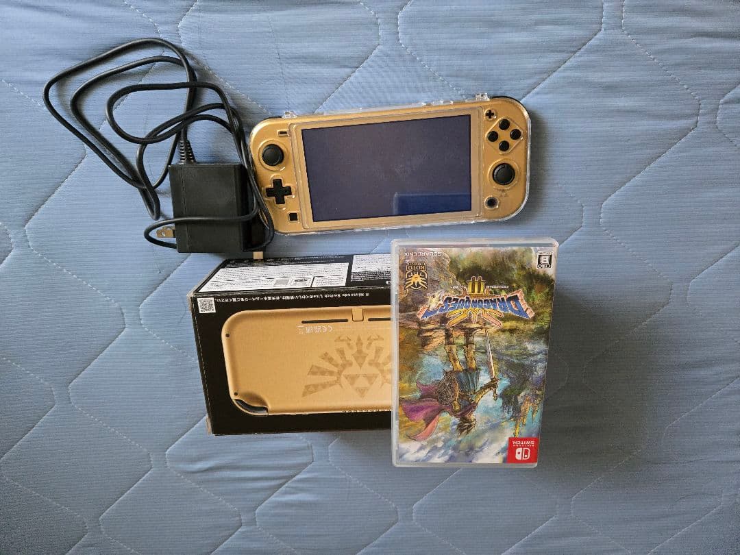 Switch Lite本体ハイラルエディション+ドラゴンクエスト3 そして伝説へ