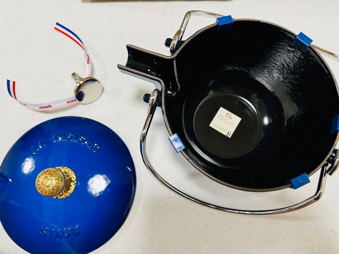 staub ストウブ 激レアカラー ラウンドティーポット