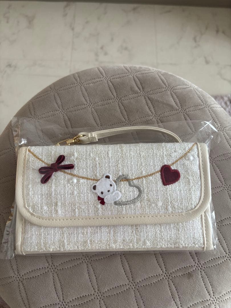 新品未使用！♡ファミリア　フラットポーチ　クリスマス限定