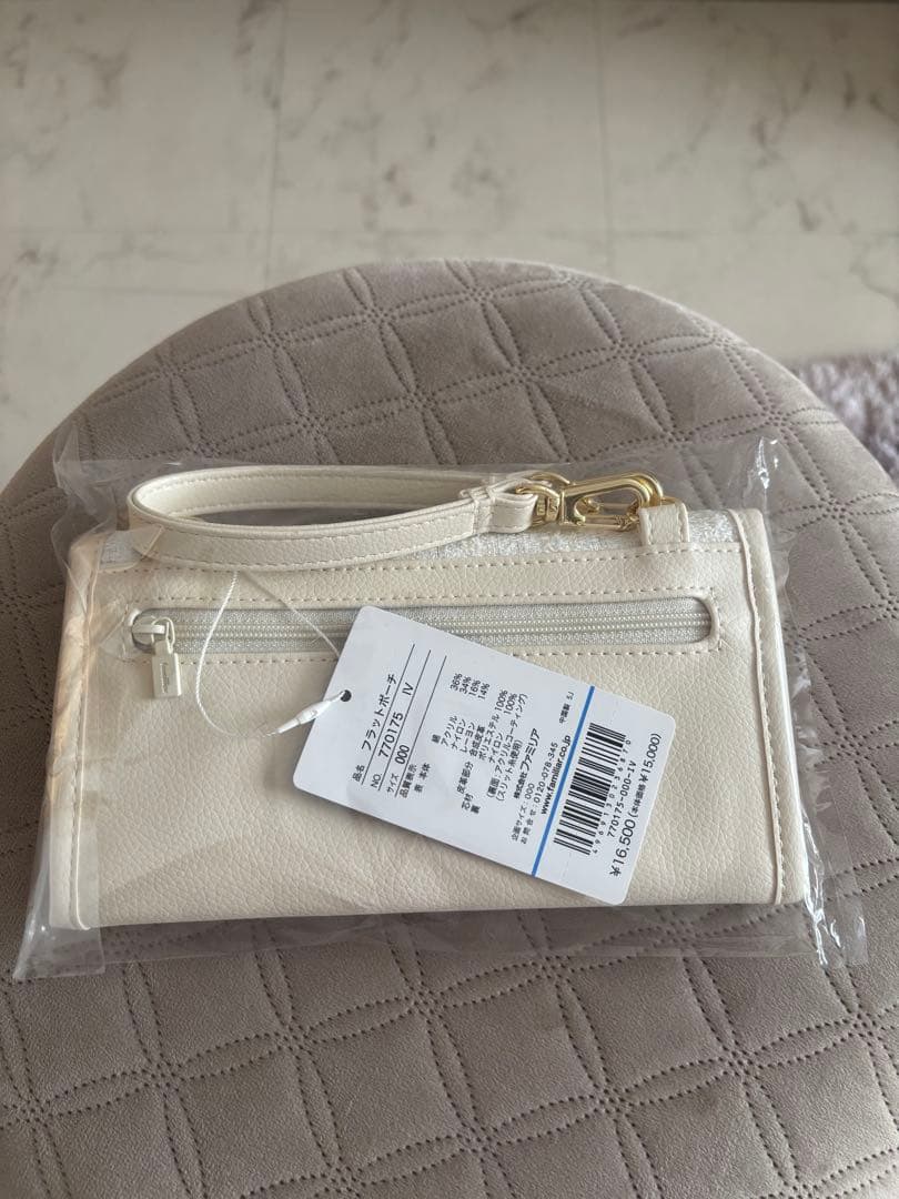 新品未使用！♡ファミリア　フラットポーチ　クリスマス限定