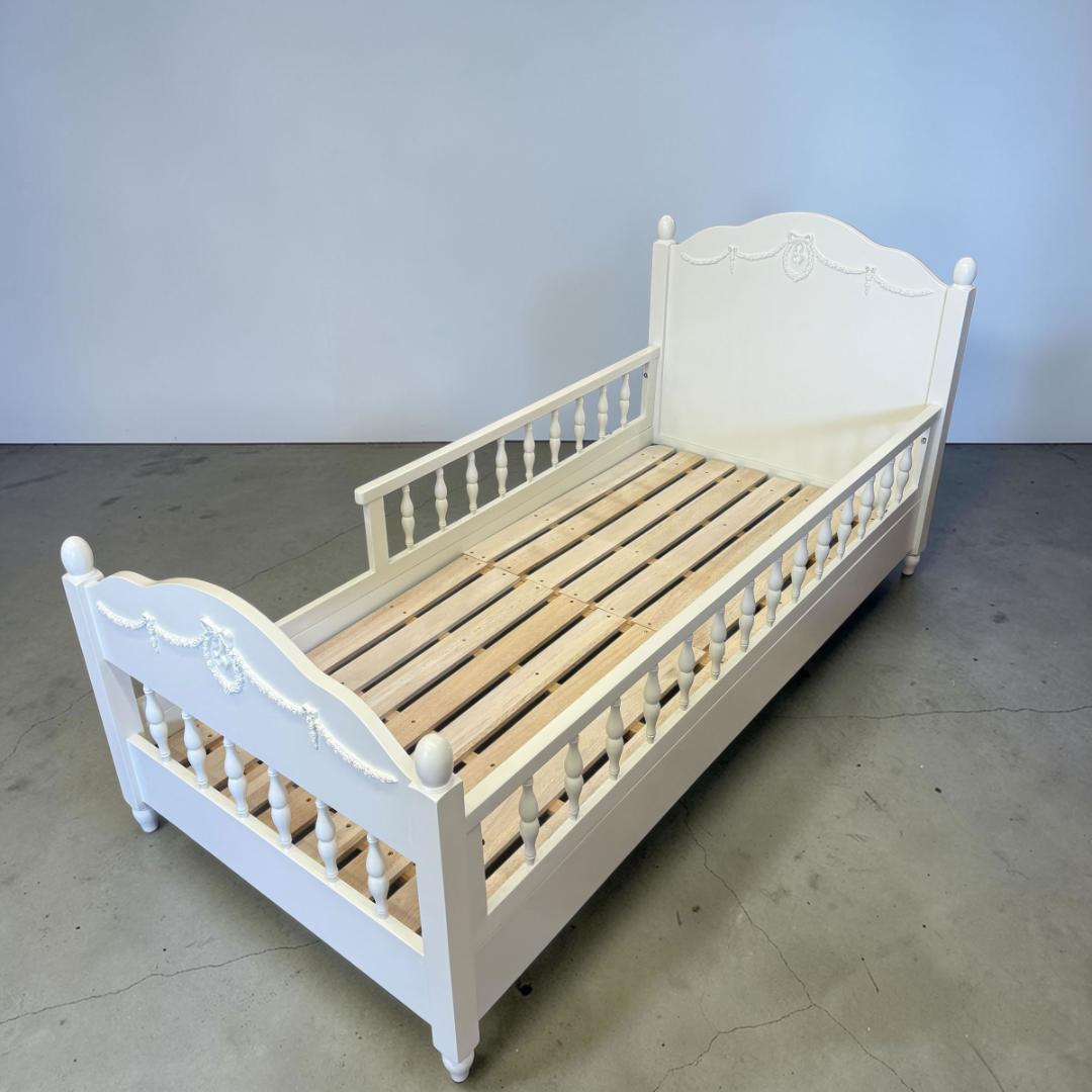 【新品】大人可愛い　アンティーク風　リボンレリーフ　木製ベッド　セミシングル