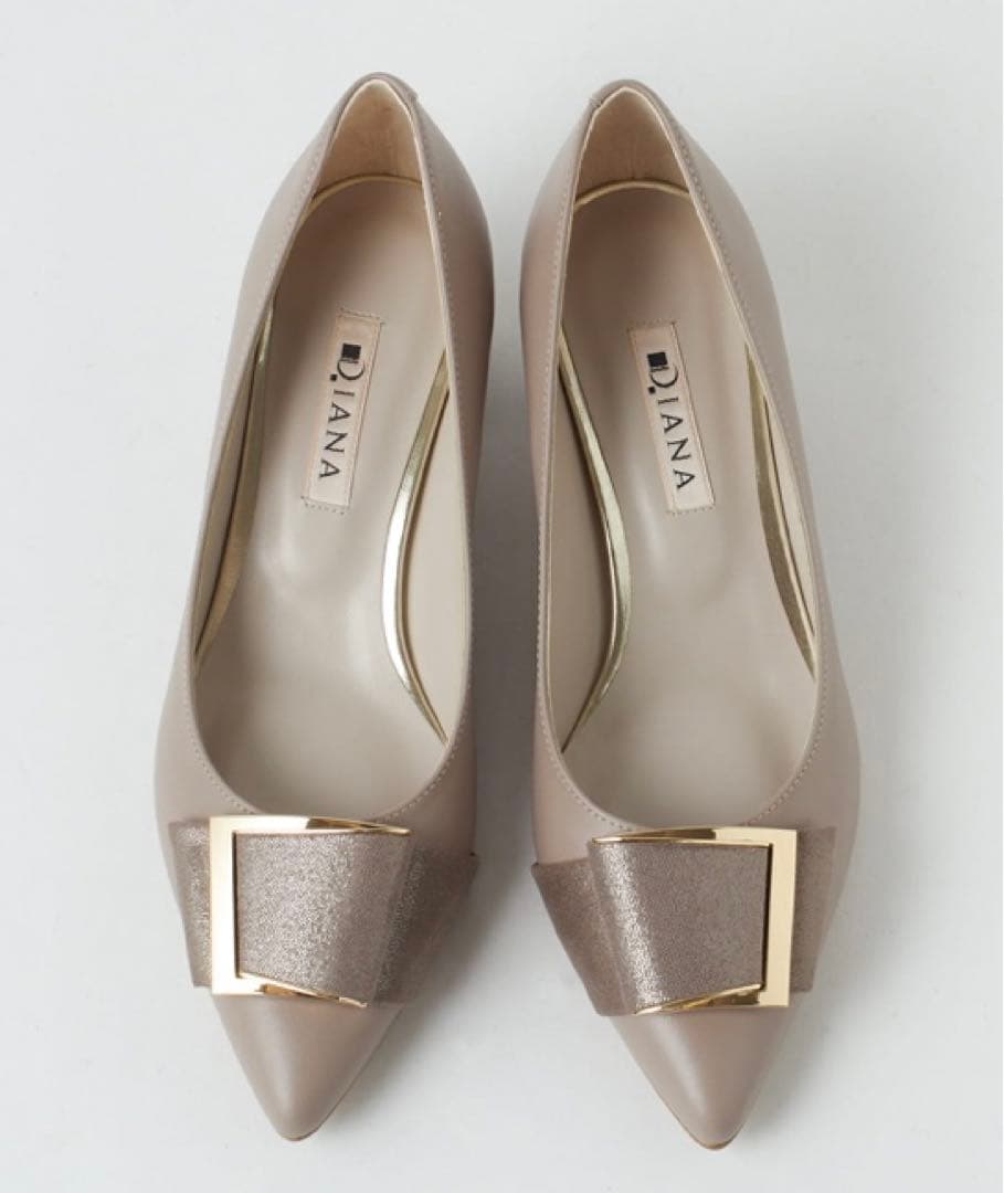 DIANA バックルつきミドルヒールパンプス