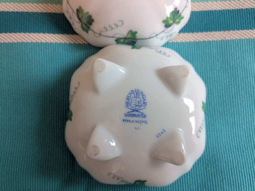 ヘレンド社製可愛いウサギの陶器置物