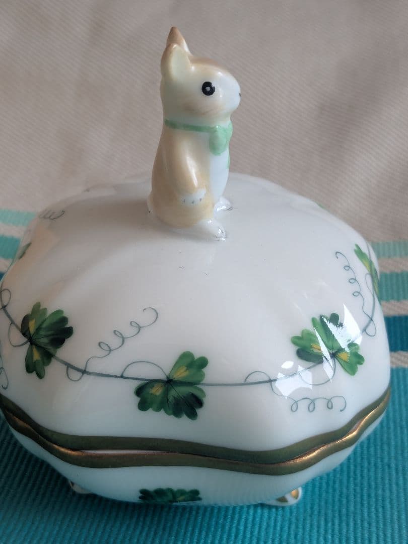 ヘレンド社製可愛いウサギの陶器置物
