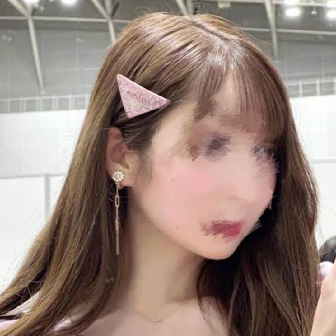 未使用☆正規品　プラダ ヘアクリップ バレッタ　ヘアアクセ　三角　ロゴ　ビジュー