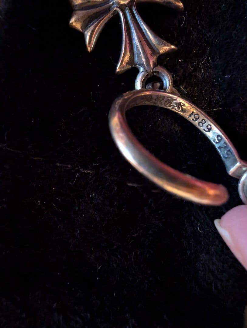 クロムハーツ タイニーCHクロスフープピアス