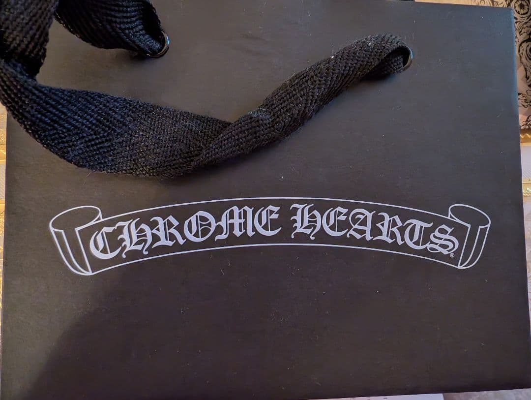 クロムハーツ タイニーCHクロスフープピアス