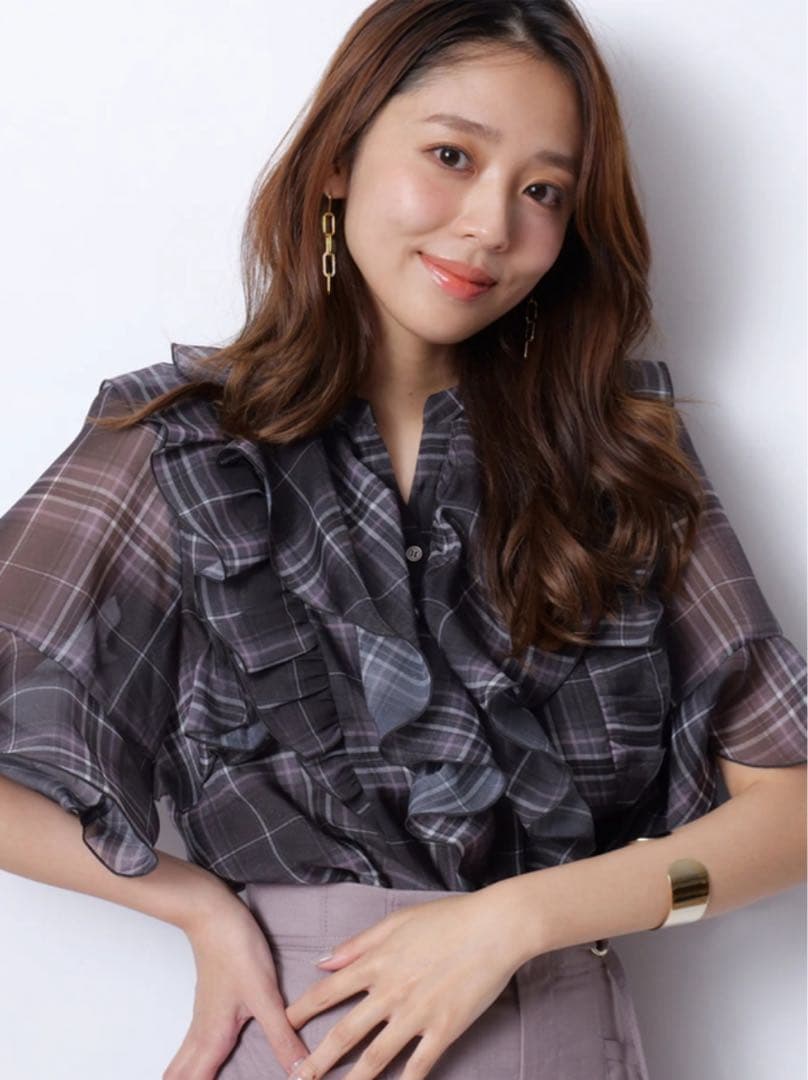 美品　JUSGLITTY シアーチェックブラウス