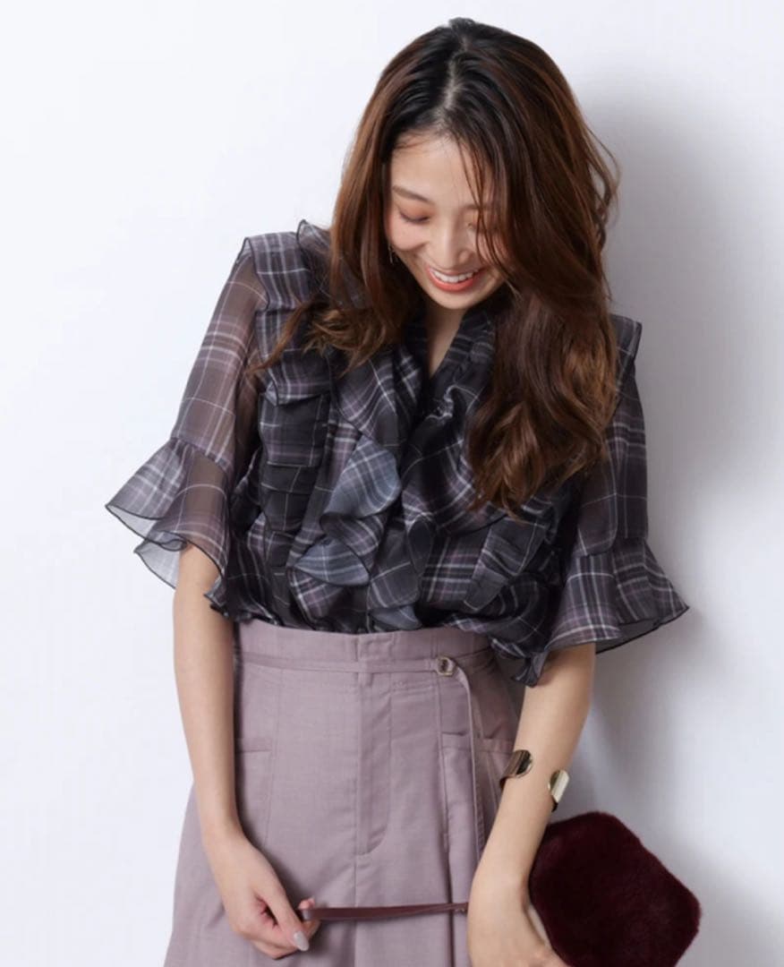 美品　JUSGLITTY シアーチェックブラウス