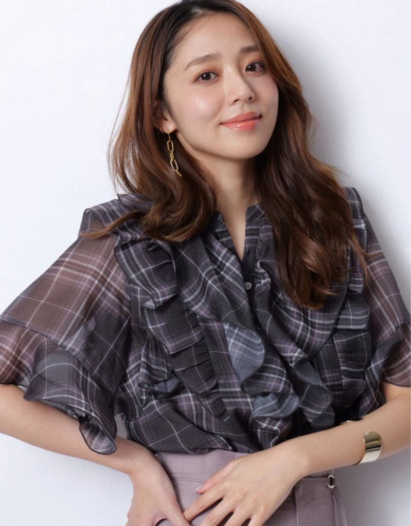 美品　JUSGLITTY シアーチェックブラウス