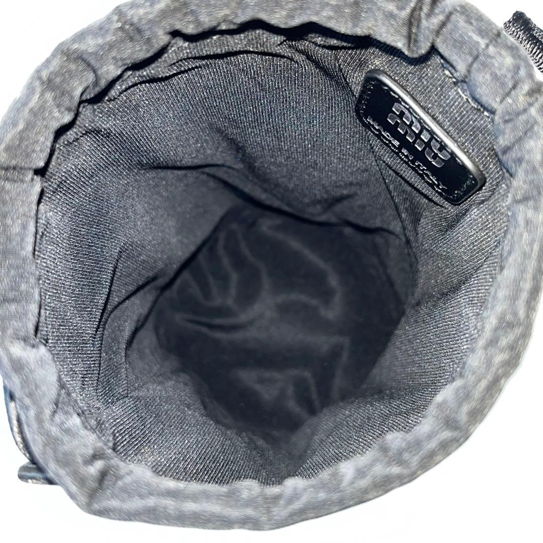 MIUMIU　ミュウミュウ　水筒　水筒カバー　ナイロン　黒　ブラック　ノベルティ