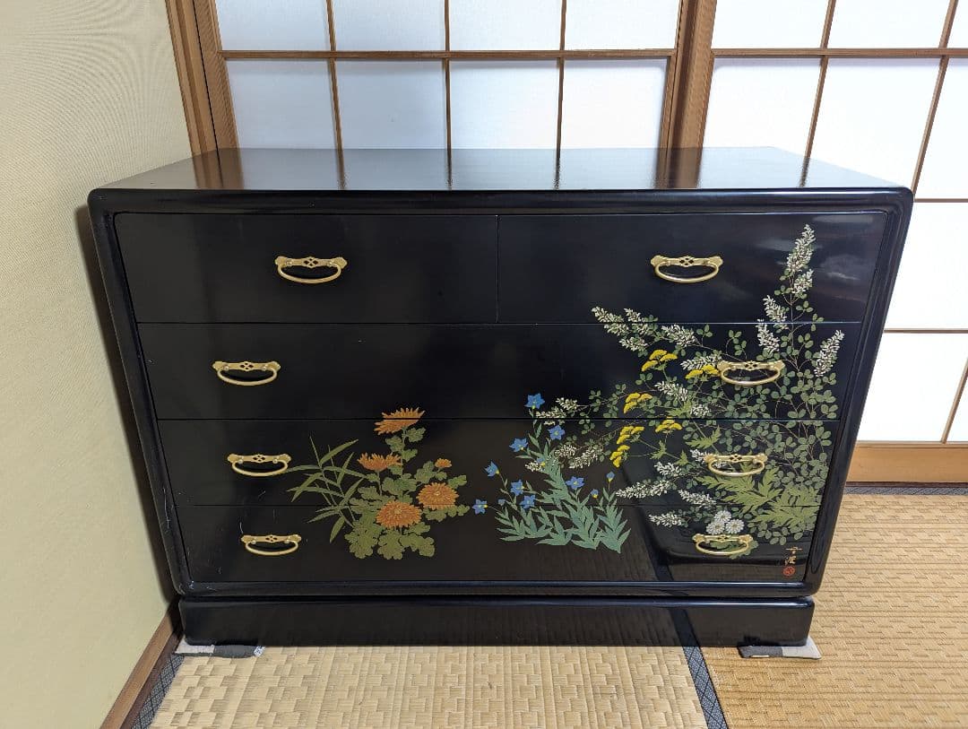 ち*り様 【ゴールデンウィーク大特価最終日！】花柄装飾の黒色木製 和箪笥