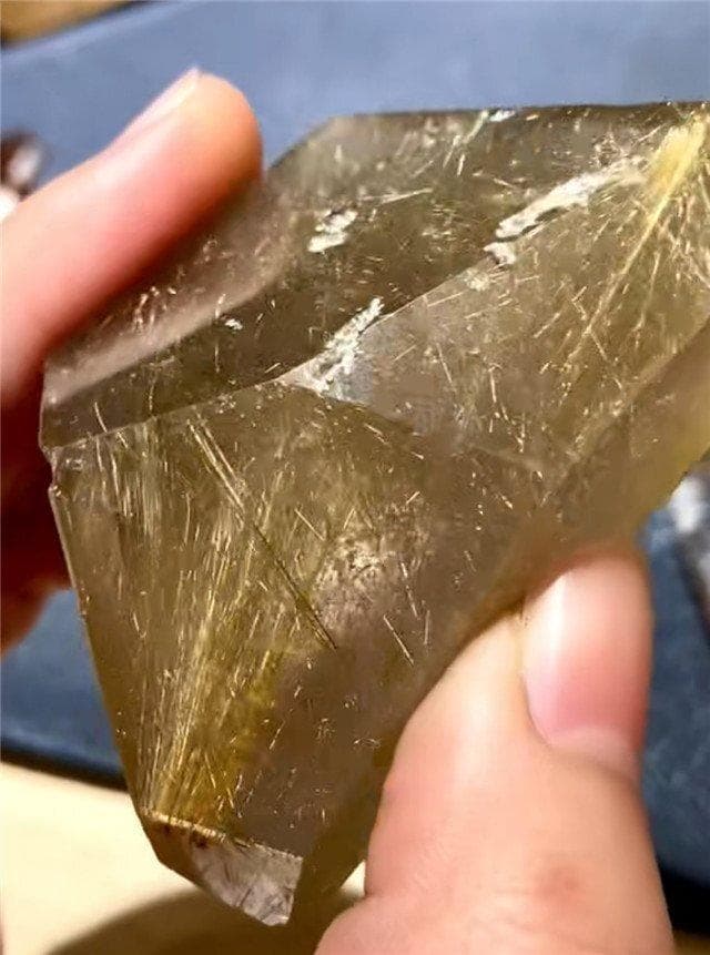 AAA級天然ゴールドルチルクォーツ原石B0124/F339/199A