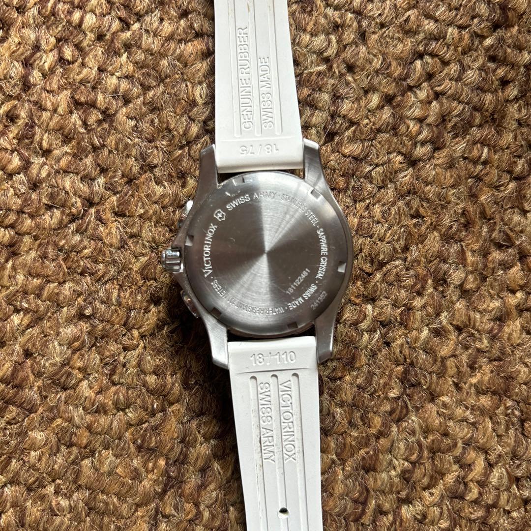 Victorinox クロノグラフ 時計 ホワイト　ビクトリノックス