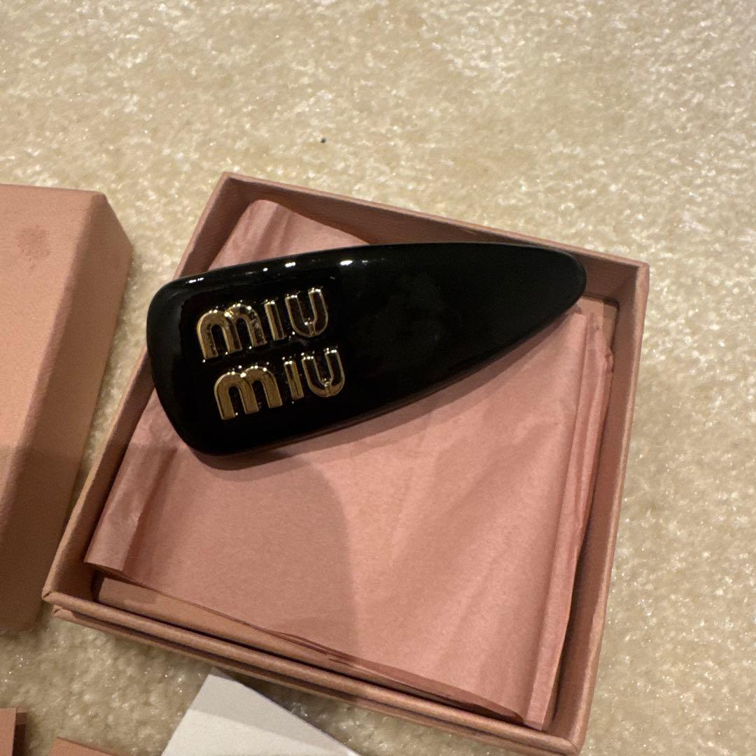 miumiuヘアバレッタ