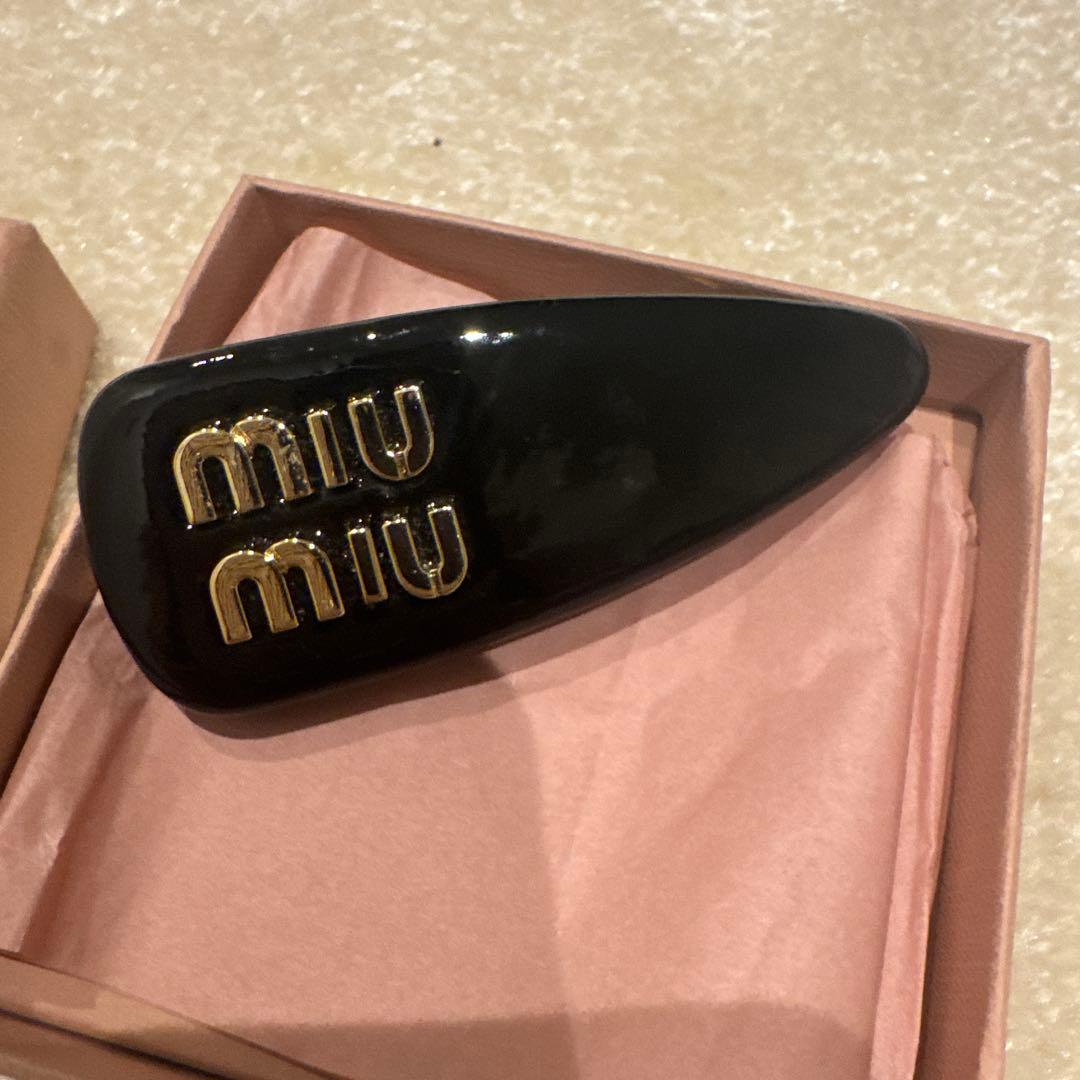miumiuヘアバレッタ