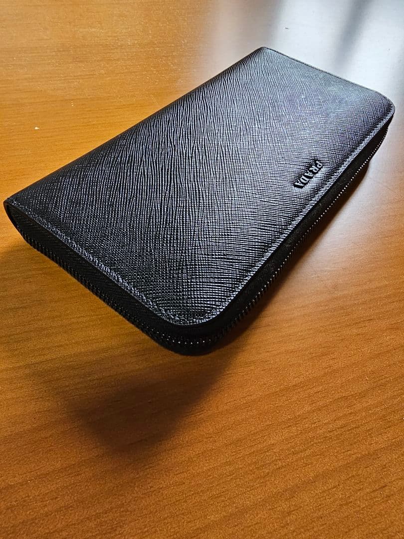 【PRADA】ラウンドファスナー長財布 2ML317