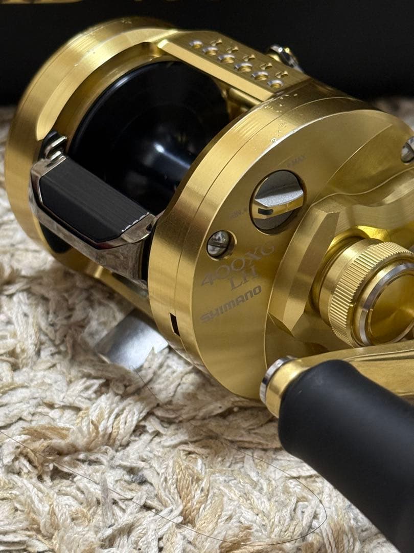 シマノ カルカッタコンクエストMD 400XGLH ベイトリール　右ハンドル