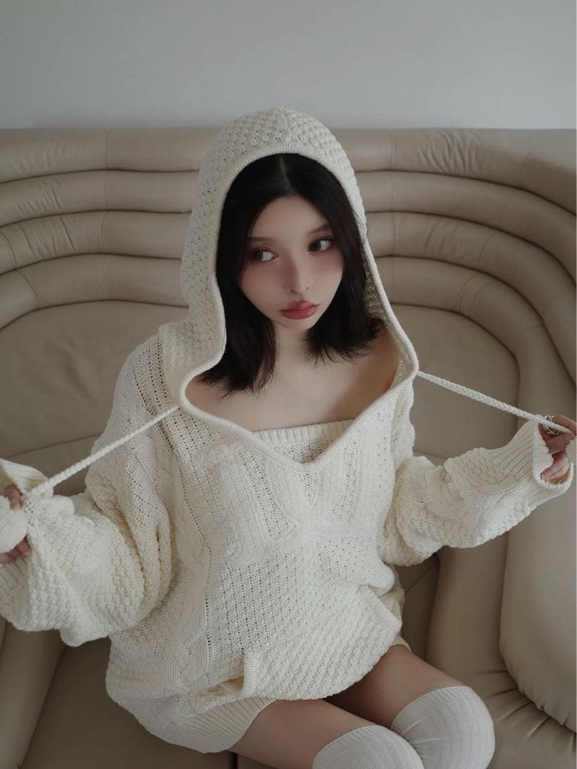 最終値下げ♥新品未使用 ダーリッチ ケーブルDDロゴVネックニットフーディ