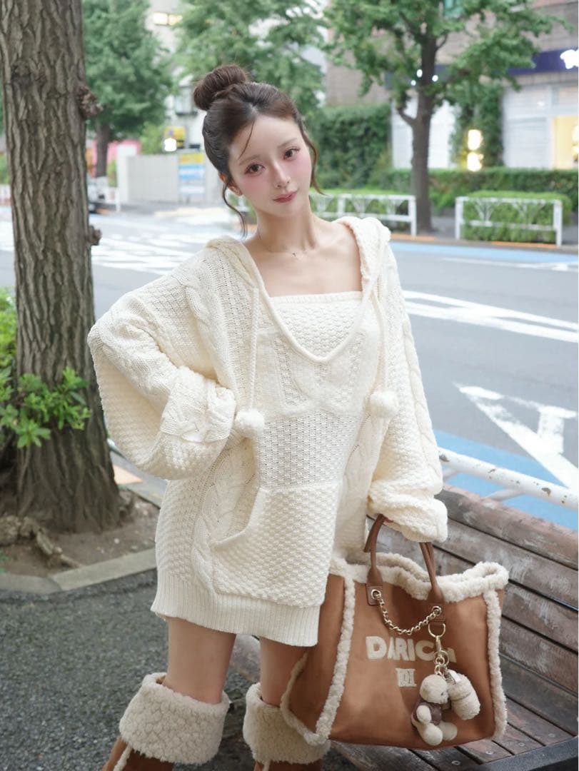 最終値下げ♥新品未使用 ダーリッチ ケーブルDDロゴVネックニットフーディ