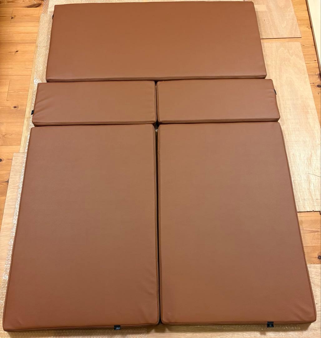 デリカD5専用ベッドキットの天板ライトブラウン
