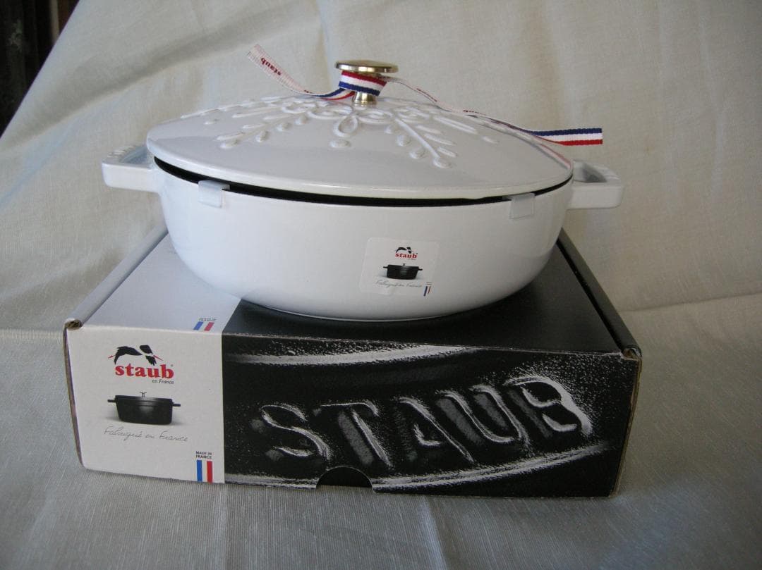 新品　ストウブ　ブレイザー　スノーフレーク　ホワイト　ソテーパン　24cm