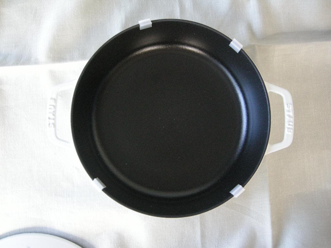 新品　ストウブ　ブレイザー　スノーフレーク　ホワイト　ソテーパン　24cm