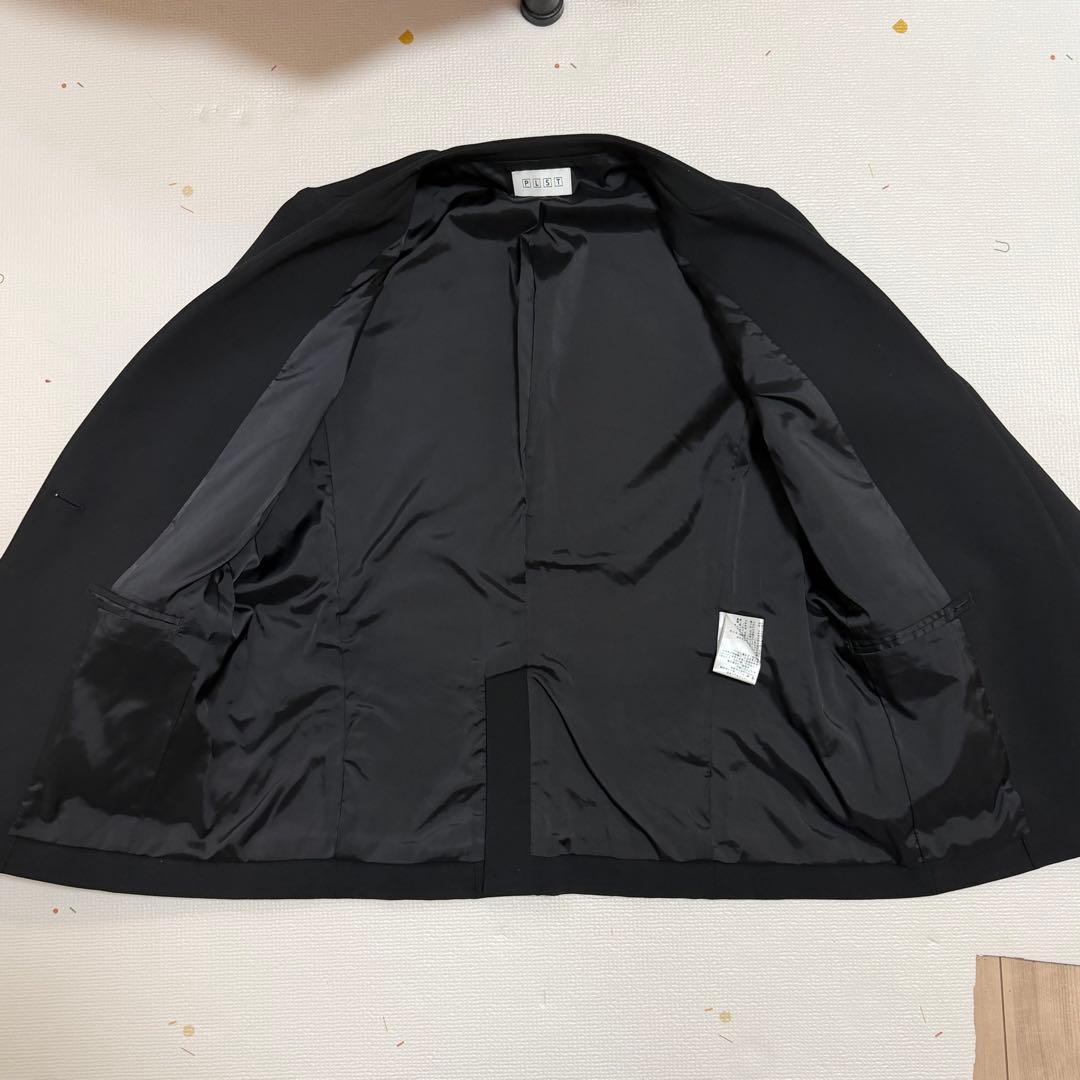 PLST ノーカラーブラックパンツスーツ