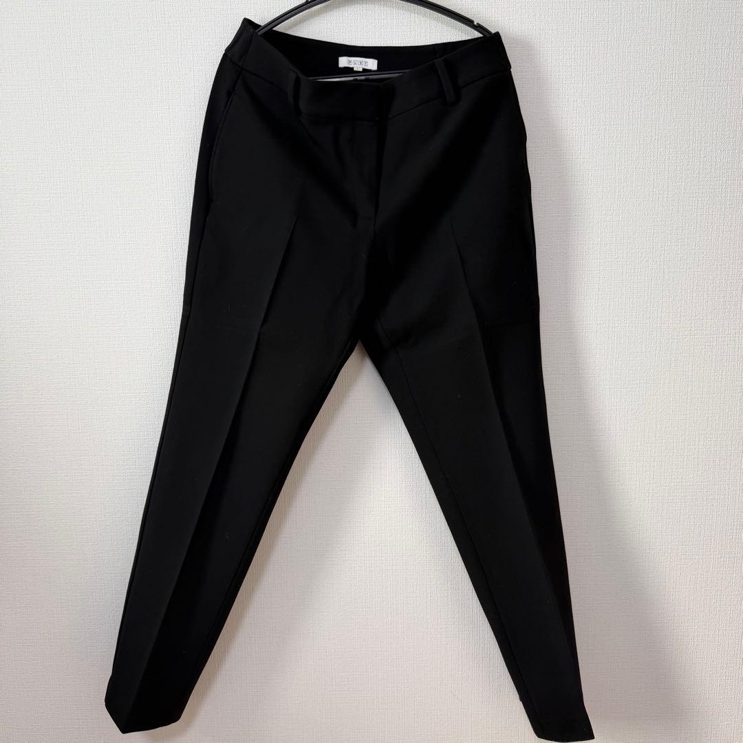 PLST ノーカラーブラックパンツスーツ